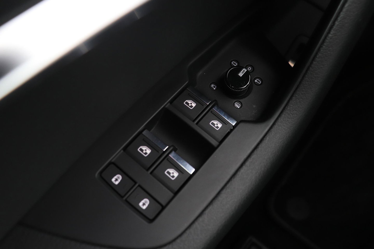 Audi A6 Avant 45 TFSI quattro Sport S line edition | Matrix LED | Trekhaak | Stoelverwarming | Keyless | Memory Seats | 19 inch