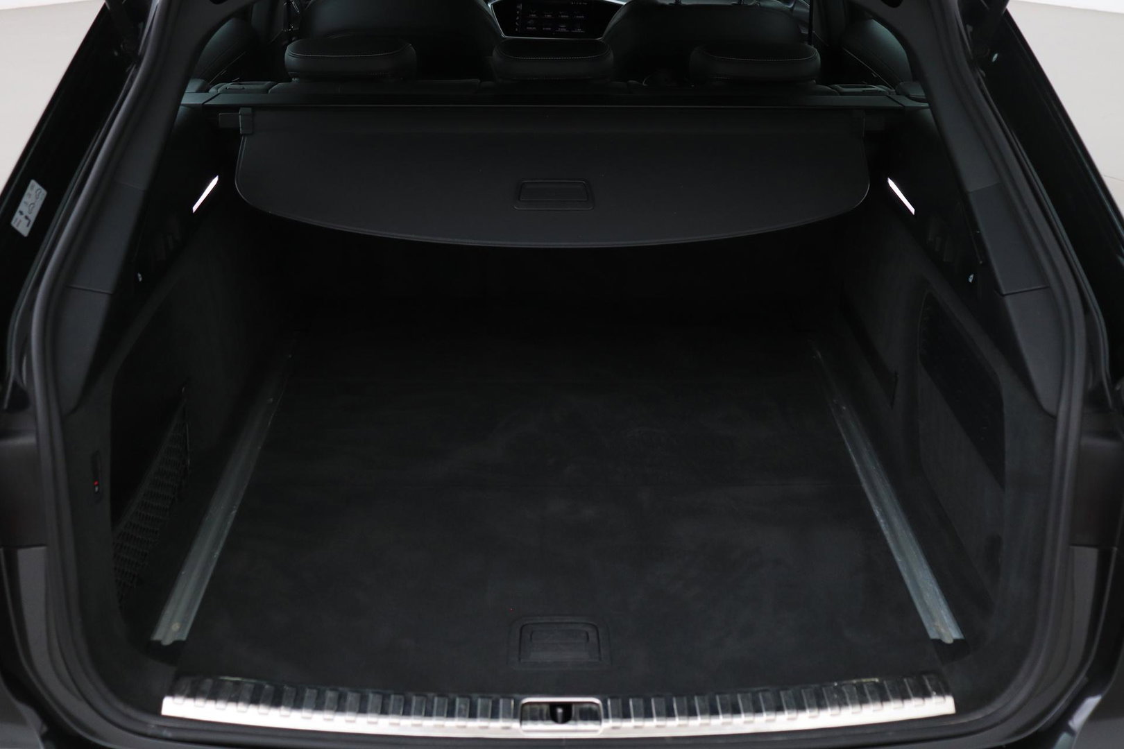 Audi A6 Avant 45 TFSI quattro Sport S line edition | Matrix LED | Trekhaak | Stoelverwarming | Keyless | Memory Seats | 19 inch