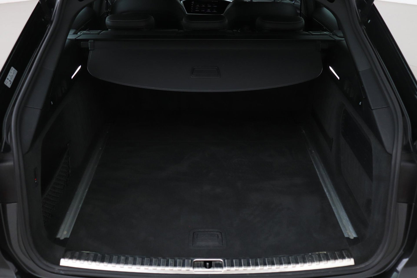 Audi A6 Avant 45 TFSI quattro Sport S line edition | Matrix LED | Trekhaak | Stoelverwarming | Keyless | Memory Seats | 19 inch