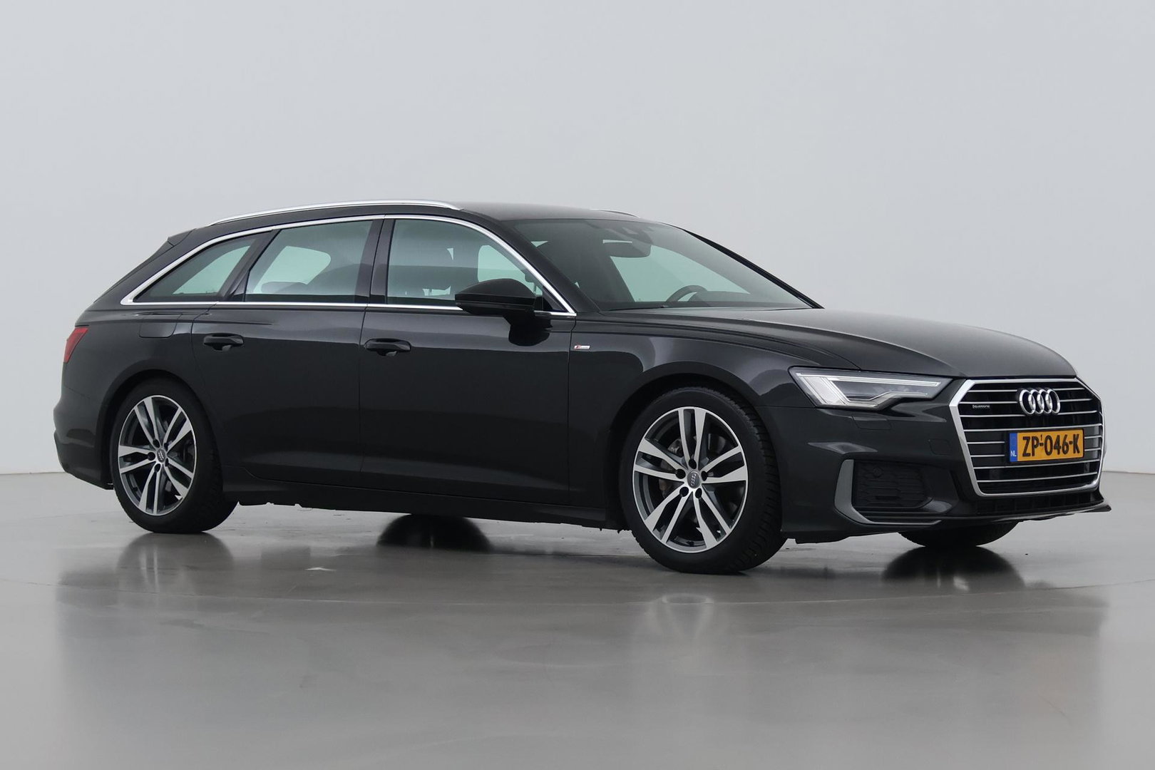 Audi A6 Avant 45 TFSI quattro Sport S line edition | Matrix LED | Trekhaak | Stoelverwarming | Keyless | Memory Seats | 19 inch