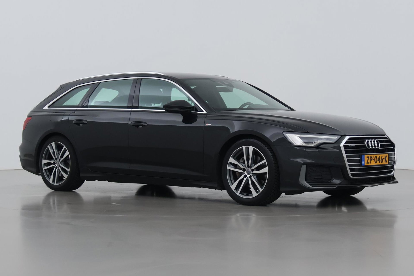 Audi A6 Avant 45 TFSI quattro Sport S line edition | Matrix LED | Trekhaak | Stoelverwarming | Keyless | Memory Seats | 19 inch