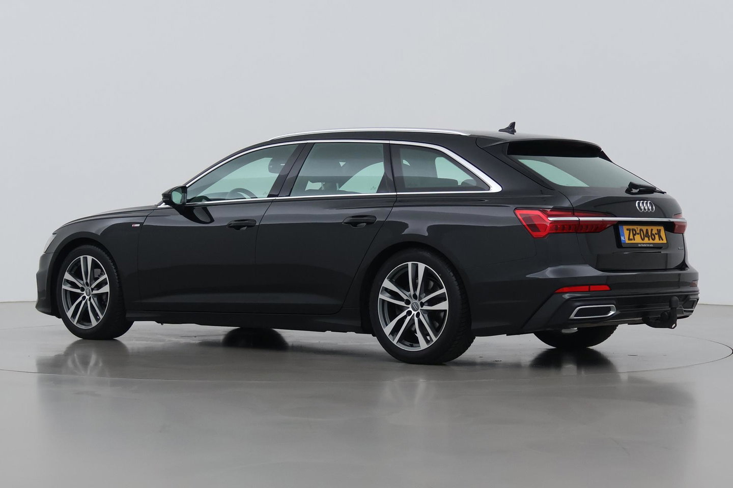 Audi A6 Avant 45 TFSI quattro Sport S line edition | Matrix LED | Trekhaak | Stoelverwarming | Keyless | Memory Seats | 19 inch