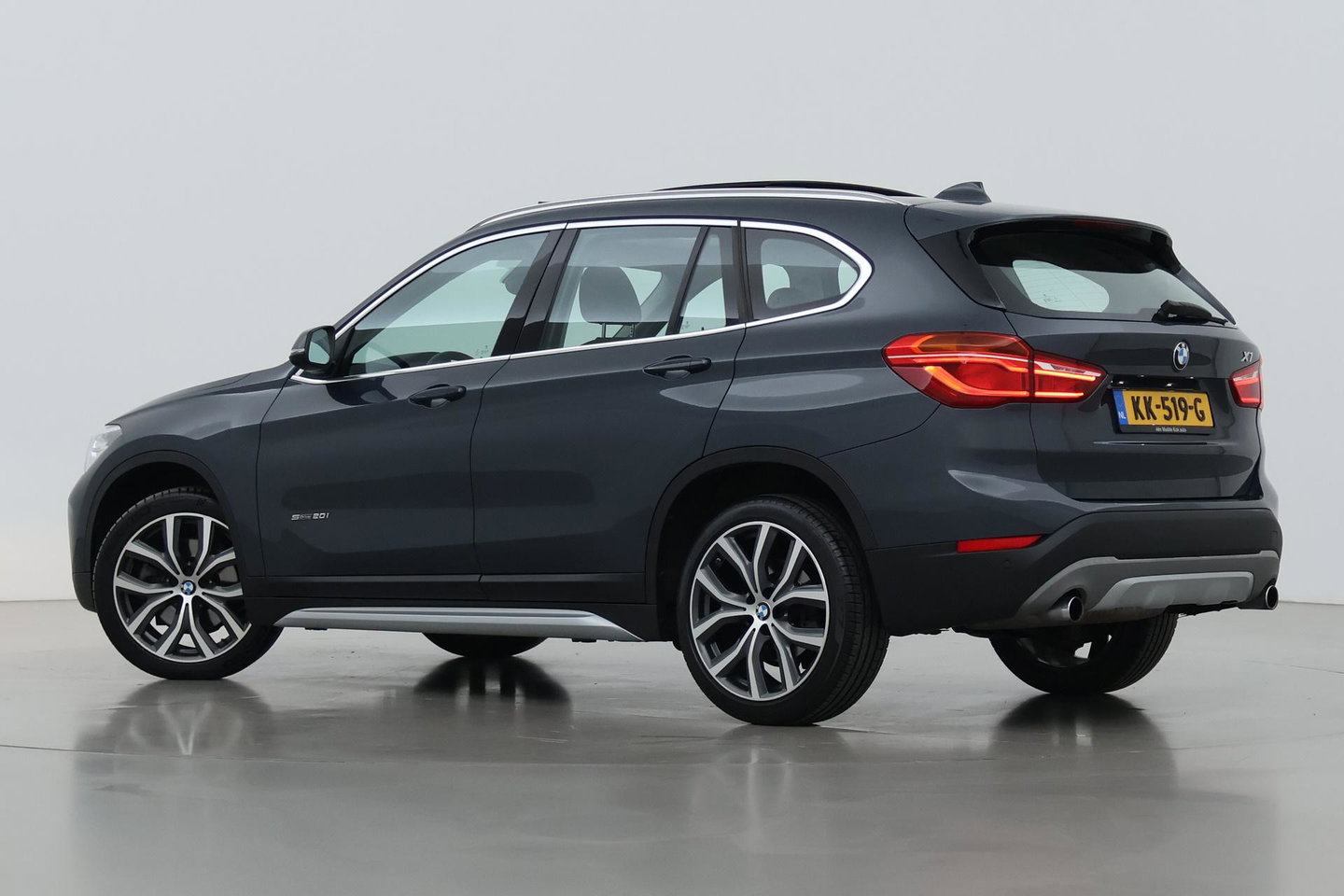 BMW X1 sDrive20i Centennial High Executive | Panoramadak | Head-Up | Vol-Leder | Stoelverwarming