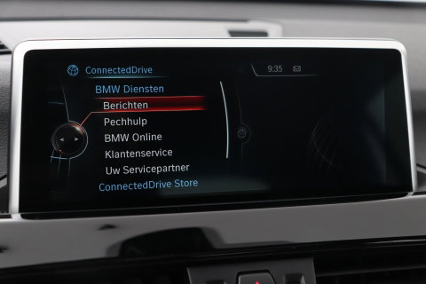 BMW X1 sDrive20i Centennial High Executive | Panoramadak | Head-Up | Vol-Leder | Stoelverwarming