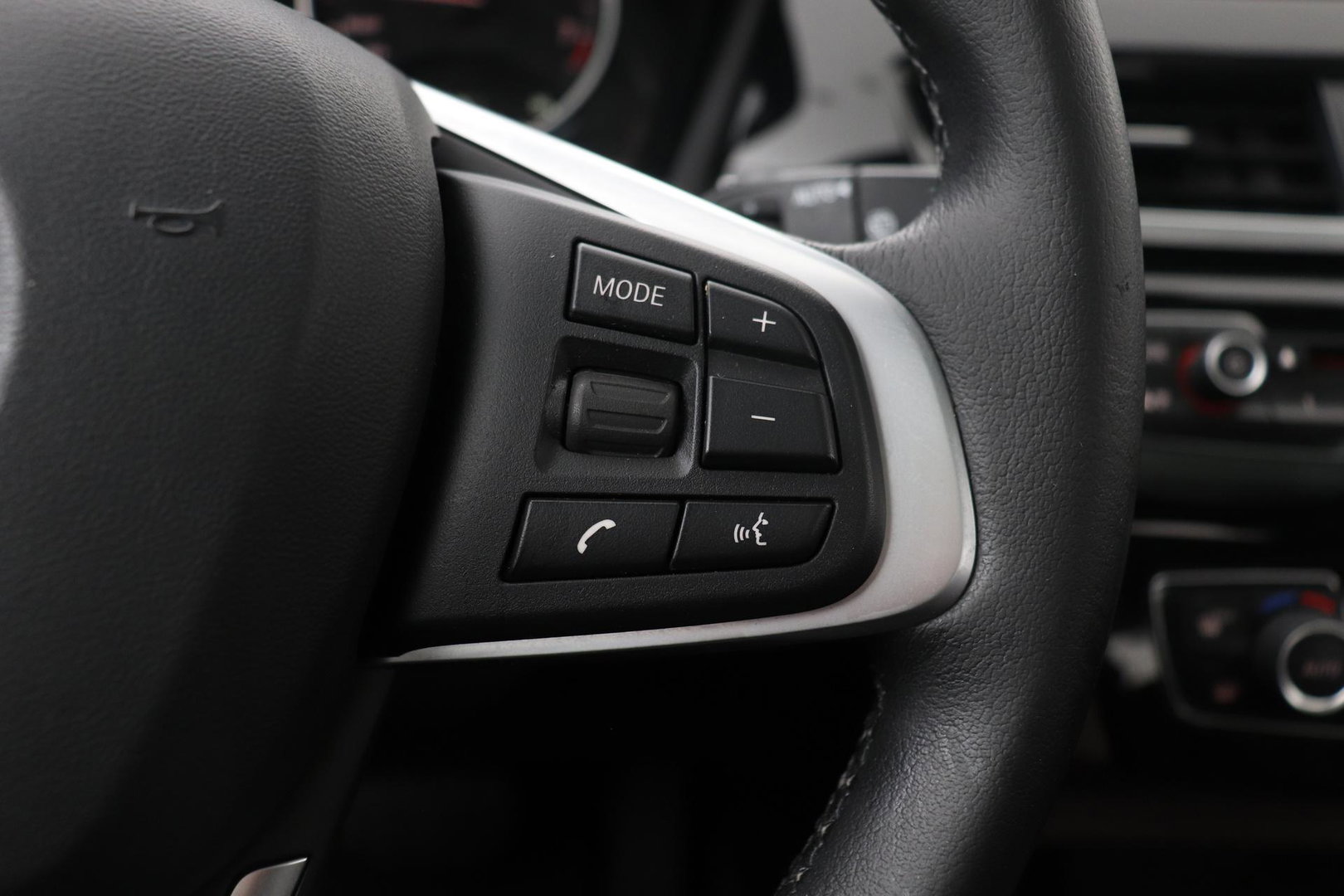 BMW X1 sDrive20i Centennial High Executive | Panoramadak | Head-Up | Vol-Leder | Stoelverwarming