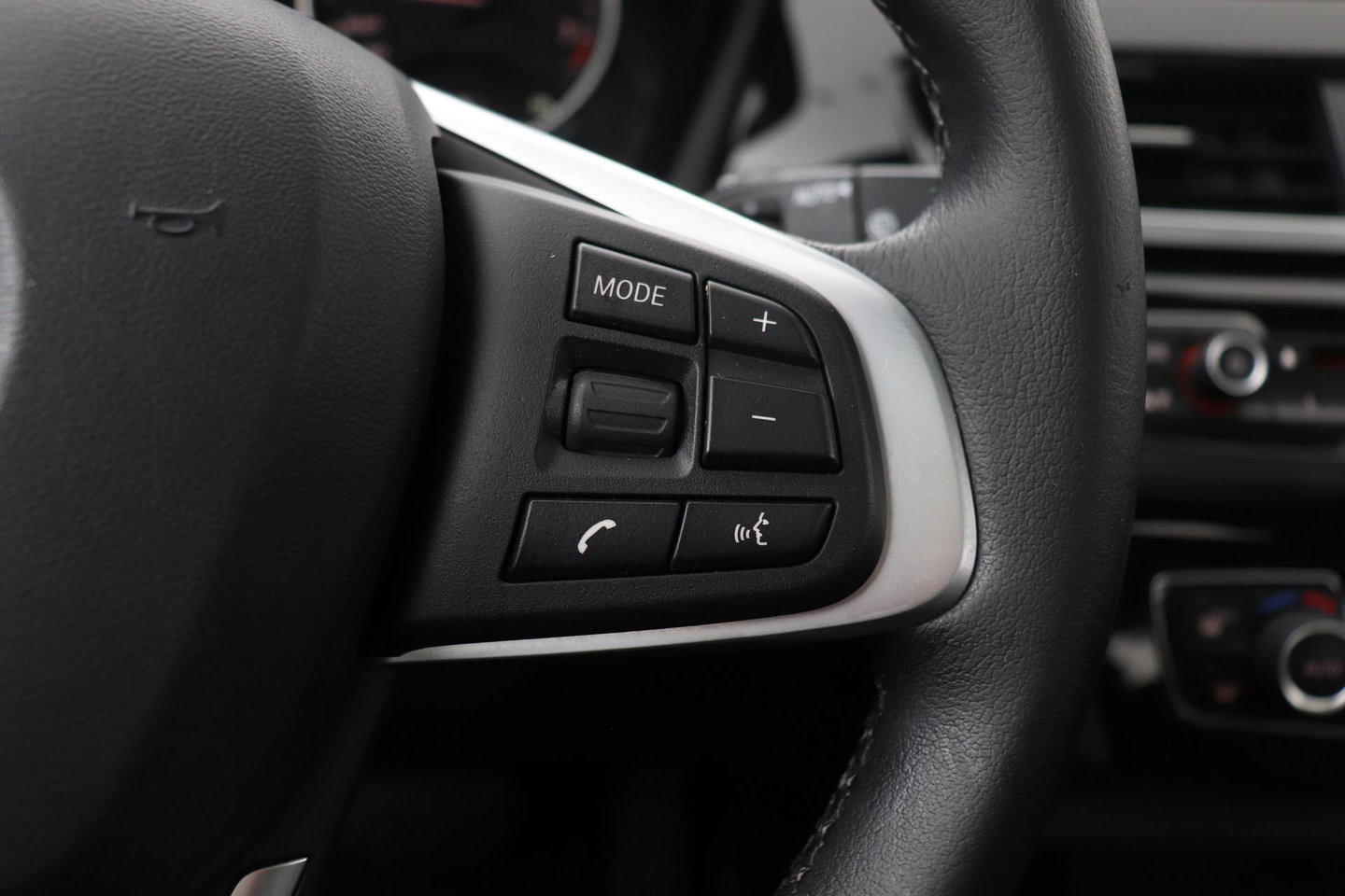 BMW X1 sDrive20i Centennial High Executive | Panoramadak | Head-Up | Vol-Leder | Stoelverwarming