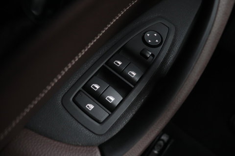 BMW X1 sDrive20i Centennial High Executive | Panoramadak | Head-Up | Vol-Leder | Stoelverwarming