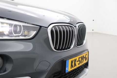 BMW X1 sDrive20i Centennial High Executive | Panoramadak | Head-Up | Vol-Leder | Stoelverwarming