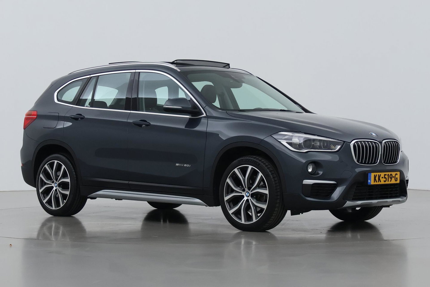 BMW X1 sDrive20i Centennial High Executive | Panoramadak | Head-Up | Vol-Leder | Stoelverwarming