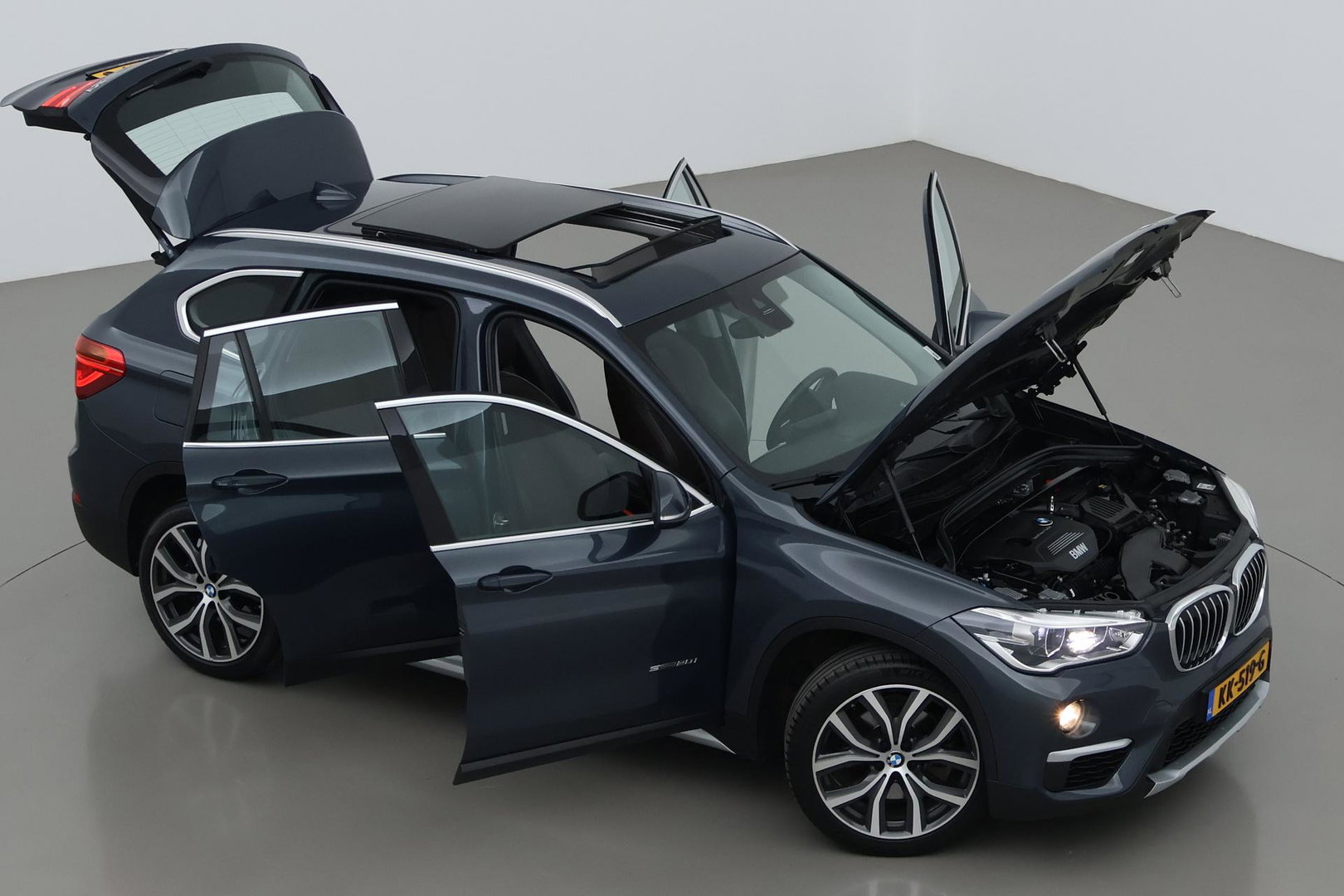 BMW X1 sDrive20i Centennial High Executive | Panoramadak | Head-Up | Vol-Leder | Stoelverwarming