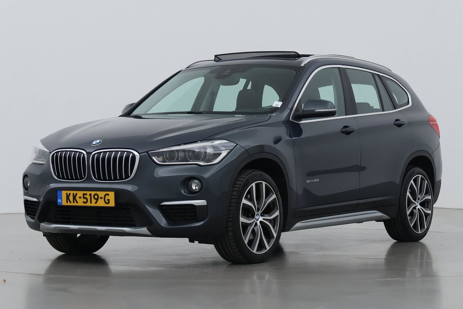 BMW X1 sDrive20i Centennial High Executive | Panoramadak | Head-Up | Vol-Leder | Stoelverwarming