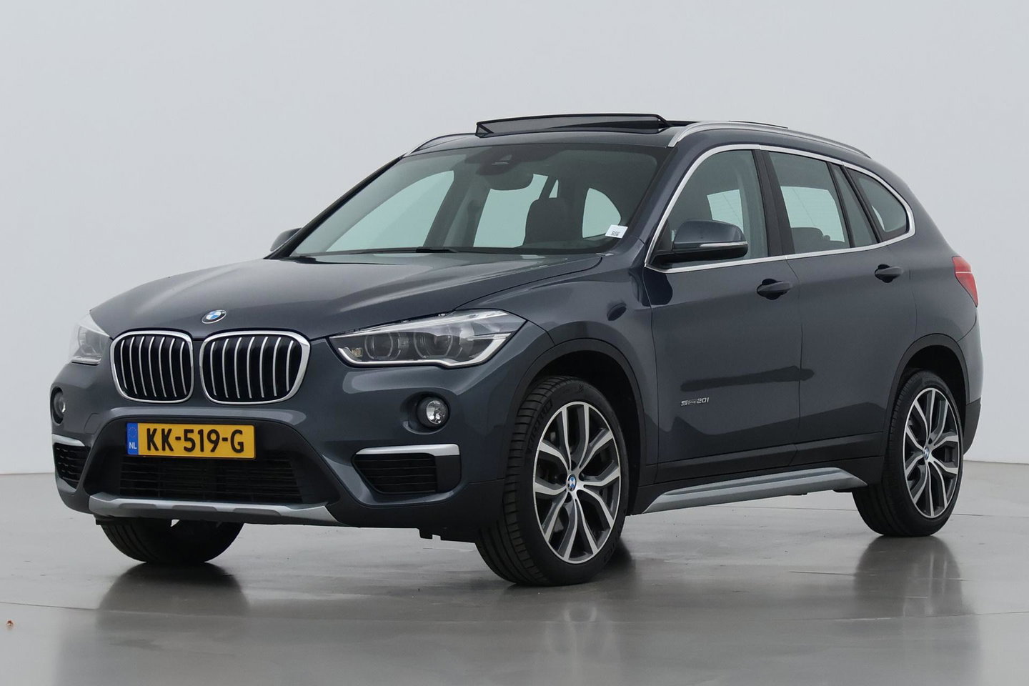 BMW X1 sDrive20i Centennial High Executive | Panoramadak | Head-Up | Vol-Leder | Stoelverwarming