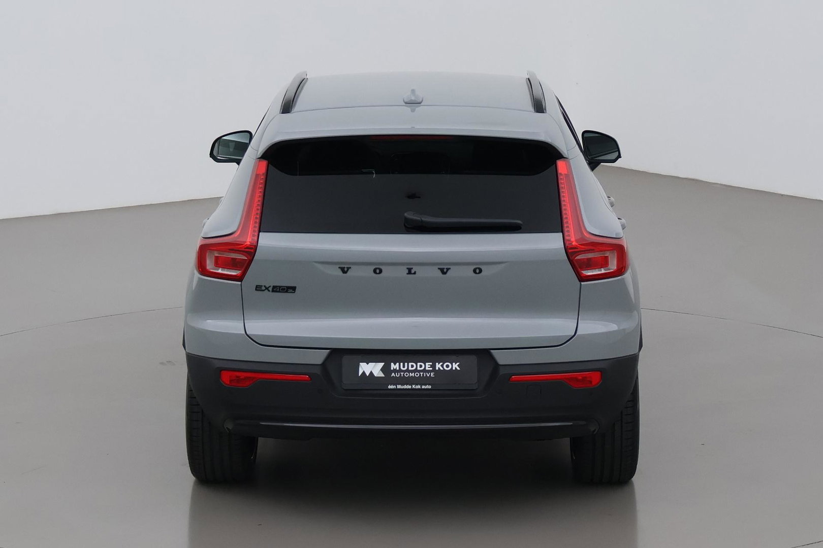 Volvo EX40 Twin Motor Plus Black Edition 82 kWh | 409 PK! | AWD | 360° Camera | Harman/Kardon | Stoel+Stuurverwarming | ACC