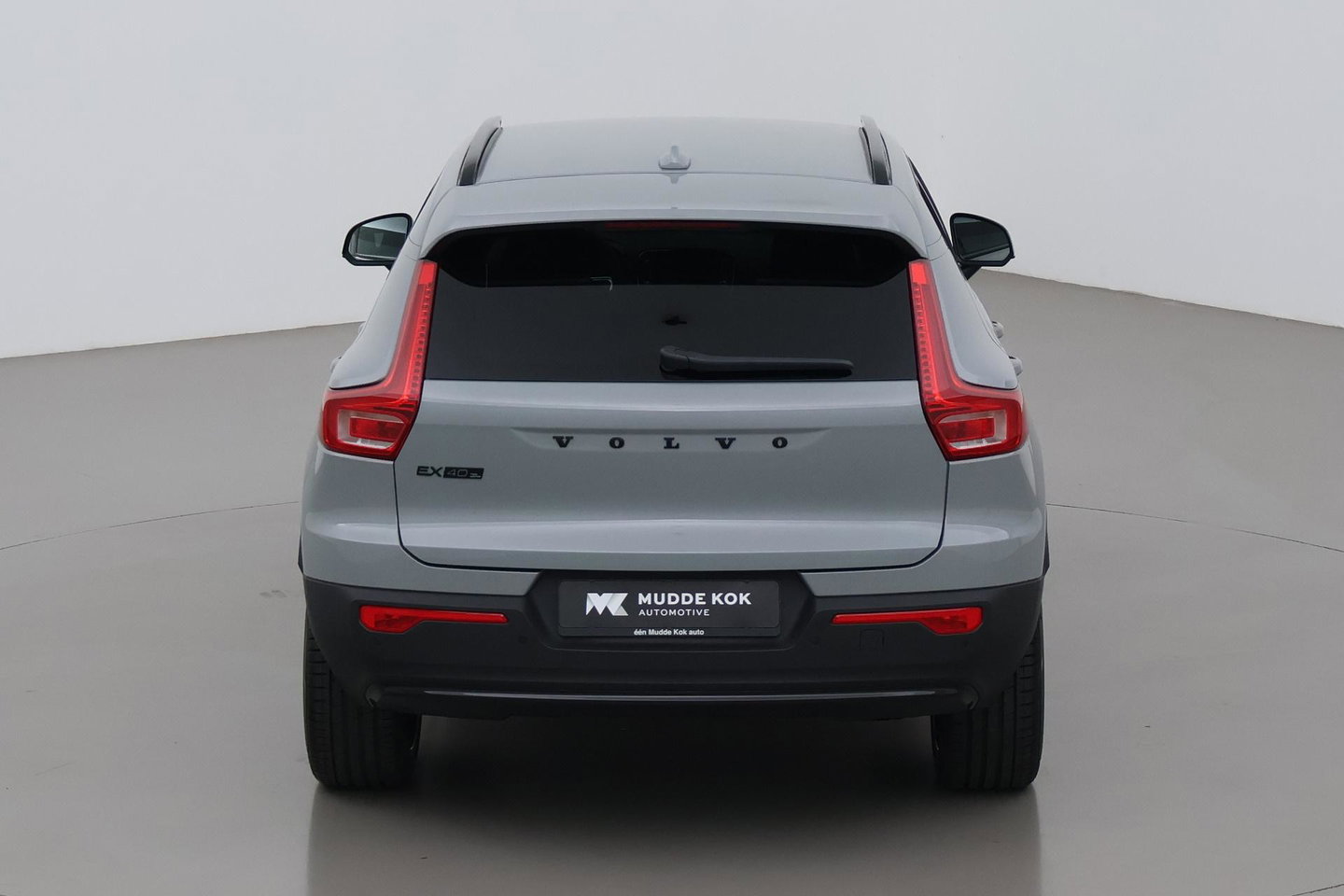 Volvo EX40 Twin Motor Plus Black Edition 82 kWh | 409 PK! | AWD | 360° Camera | Harman/Kardon | Stoel+Stuurverwarming | ACC