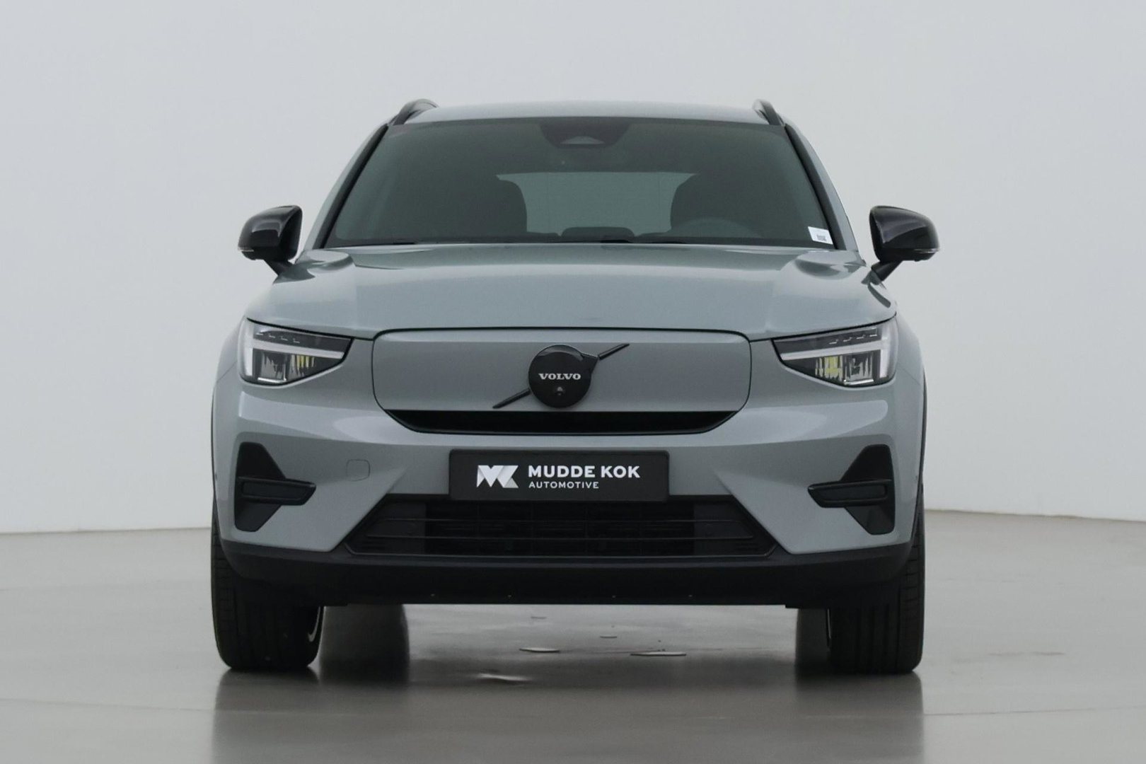 Volvo EX40 Twin Motor Plus Black Edition 82 kWh | 409 PK! | AWD | 360° Camera | Harman/Kardon | Stoel+Stuurverwarming | ACC