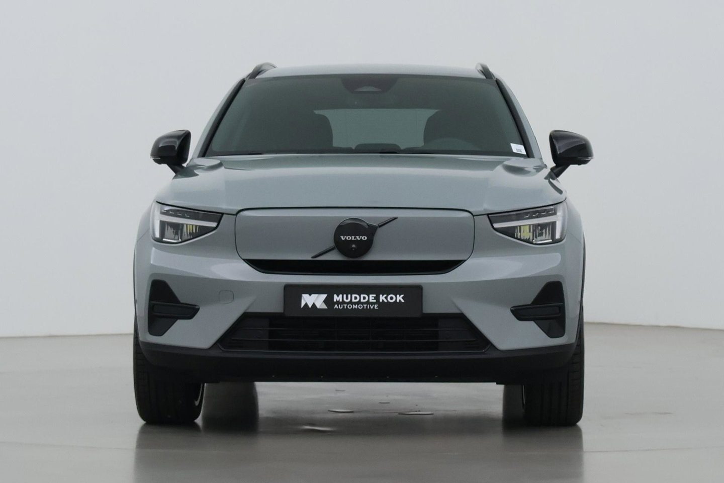 Volvo EX40 Twin Motor Plus Black Edition 82 kWh | 409 PK! | AWD | 360° Camera | Harman/Kardon | Stoel+Stuurverwarming | ACC