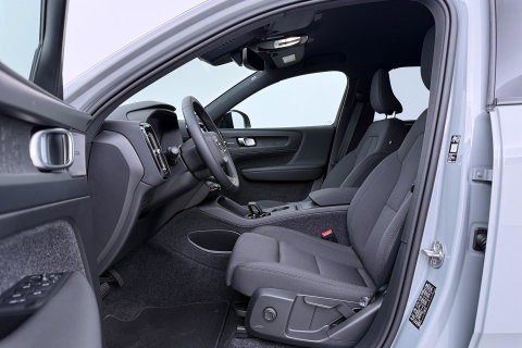 Volvo EX40 Twin Motor Plus Black Edition 82 kWh | 409 PK! | AWD | 360° Camera | Harman/Kardon | Stoel+Stuurverwarming | ACC