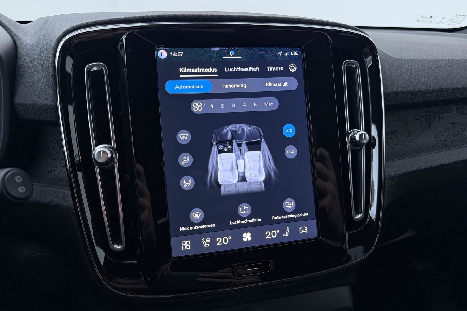 Volvo EX40 Twin Motor Plus Black Edition 82 kWh | 409 PK! | AWD | 360° Camera | Harman/Kardon | Stoel+Stuurverwarming | ACC