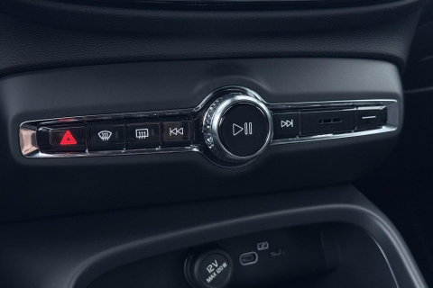 Volvo EX40 Twin Motor Plus Black Edition 82 kWh | 409 PK! | AWD | 360° Camera | Harman/Kardon | Stoel+Stuurverwarming | ACC