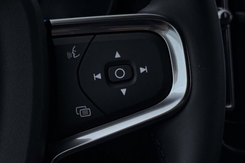 Volvo EX40 Twin Motor Plus Black Edition 82 kWh | 409 PK! | AWD | 360° Camera | Harman/Kardon | Stoel+Stuurverwarming | ACC