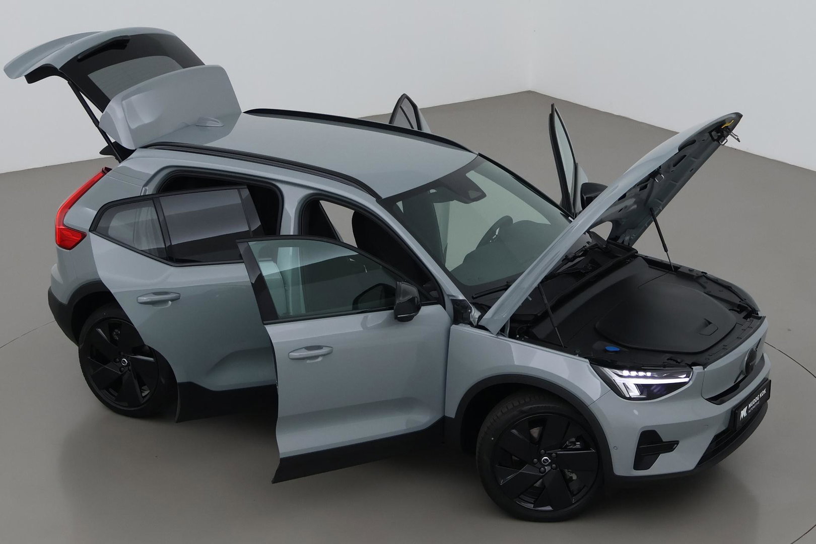 Volvo EX40 Twin Motor Plus Black Edition 82 kWh | 409 PK! | AWD | 360° Camera | Harman/Kardon | Stoel+Stuurverwarming | ACC
