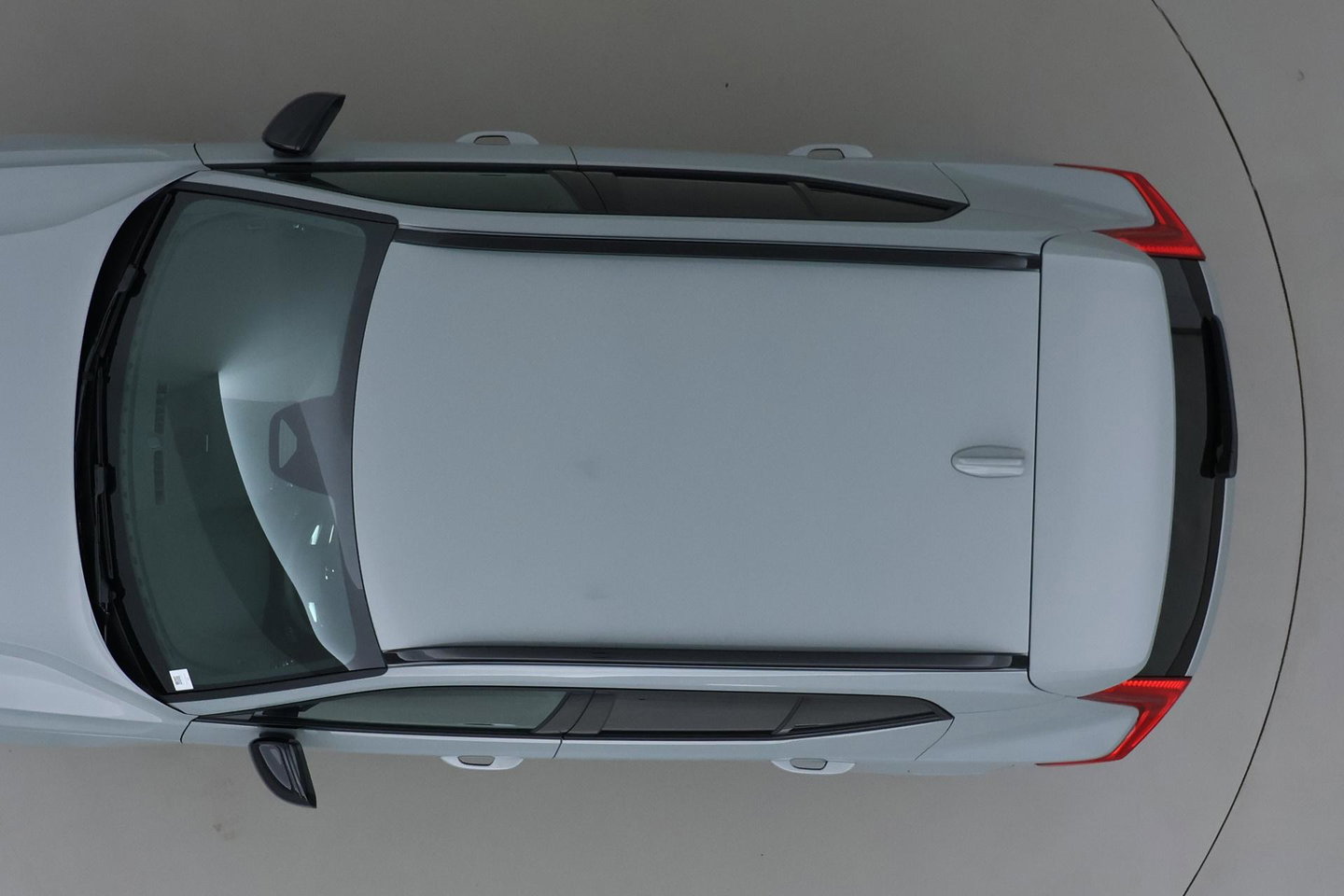 Volvo EX40 Twin Motor Plus Black Edition 82 kWh | 409 PK! | AWD | 360° Camera | Harman/Kardon | Stoel+Stuurverwarming | ACC