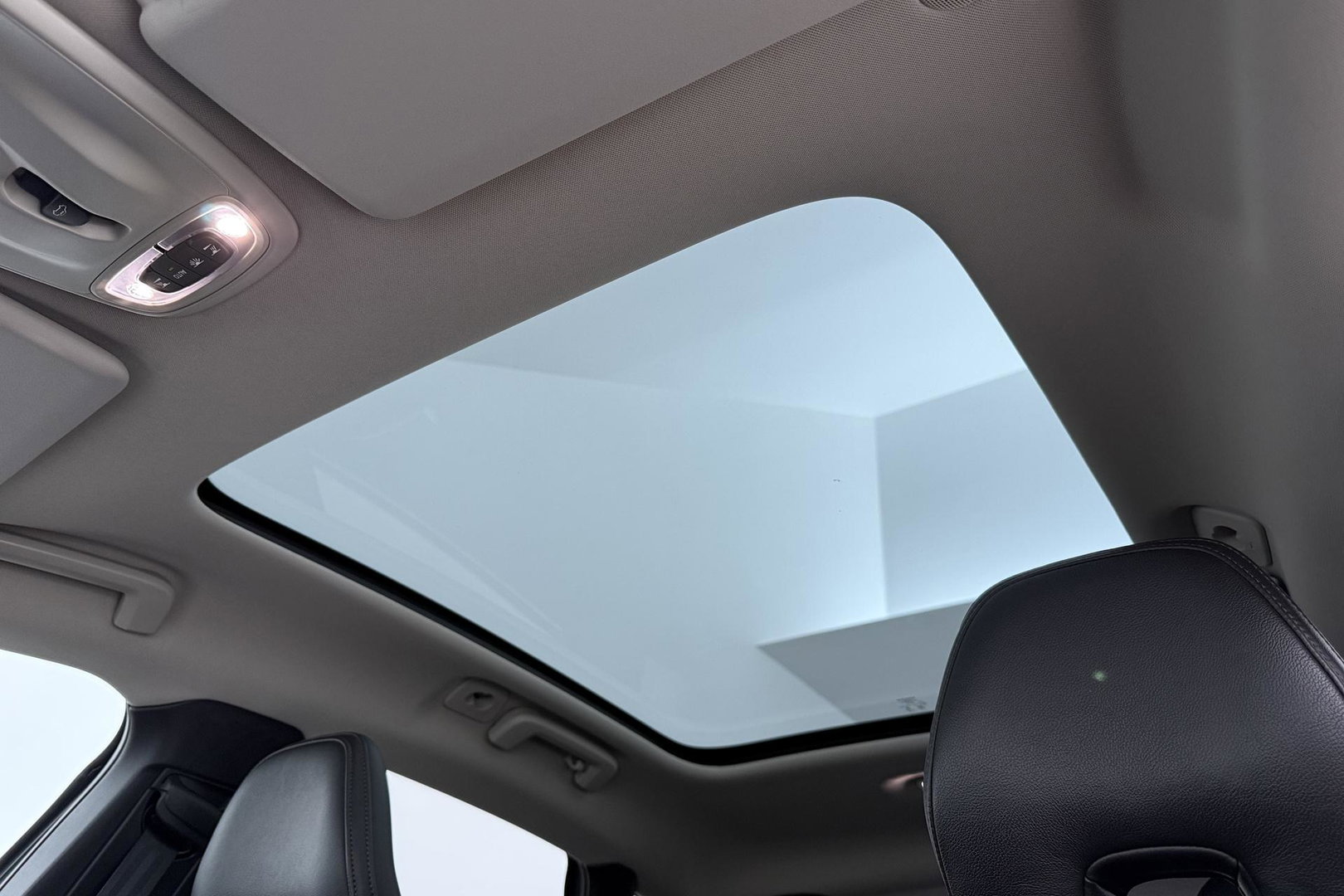 Volvo V40 Cross Country 1.5 T3 Summum | Panoramadak | Automaat | Camera | Memory | LED | Stoelverwarming | 19 inch