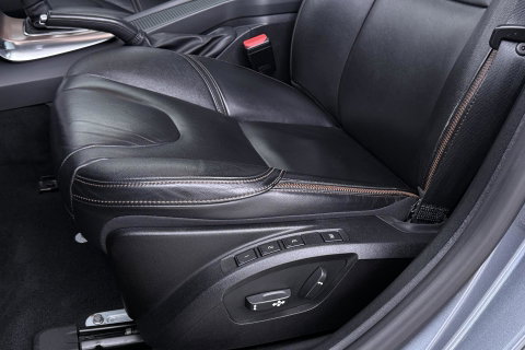 Volvo V40 Cross Country 1.5 T3 Summum | Panoramadak | Automaat | Camera | Memory | LED | Stoelverwarming | 19 inch