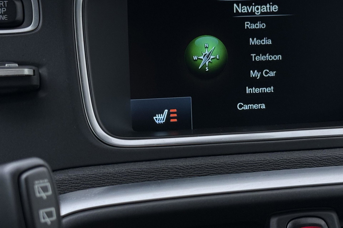 Volvo V40 Cross Country 1.5 T3 Summum | Panoramadak | Automaat | Camera | Memory | LED | Stoelverwarming | 19 inch
