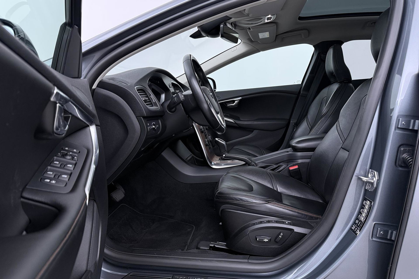 Volvo V40 Cross Country 1.5 T3 Summum | Panoramadak | Automaat | Camera | Memory | LED | Stoelverwarming | 19 inch