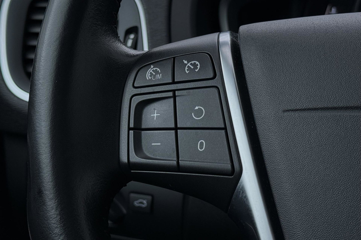 Volvo V40 Cross Country 1.5 T3 Summum | Panoramadak | Automaat | Camera | Memory | LED | Stoelverwarming | 19 inch