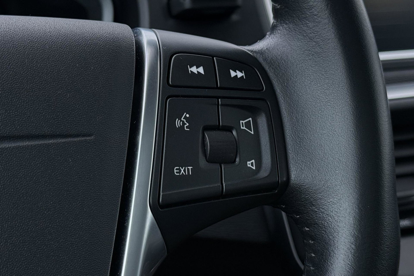 Volvo V40 Cross Country 1.5 T3 Summum | Panoramadak | Automaat | Camera | Memory | LED | Stoelverwarming | 19 inch