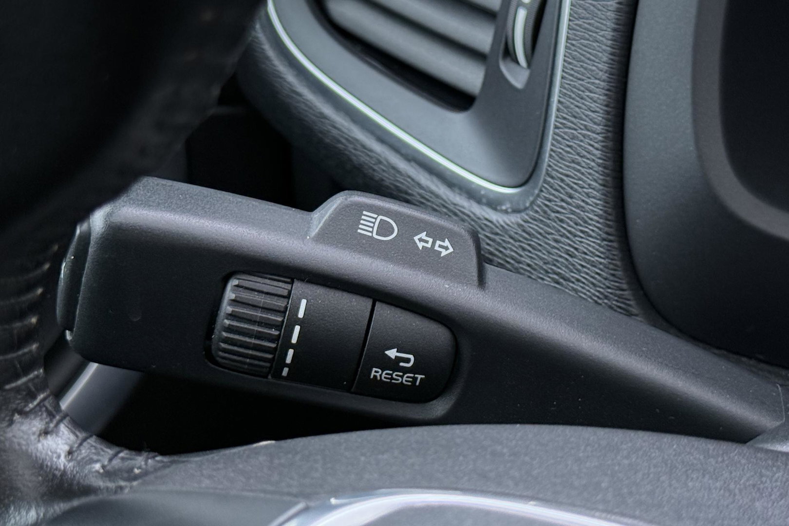 Volvo V40 Cross Country 1.5 T3 Summum | Panoramadak | Automaat | Camera | Memory | LED | Stoelverwarming | 19 inch