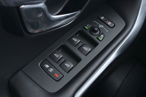 Volvo V40 Cross Country 1.5 T3 Summum | Panoramadak | Automaat | Camera | Memory | LED | Stoelverwarming | 19 inch