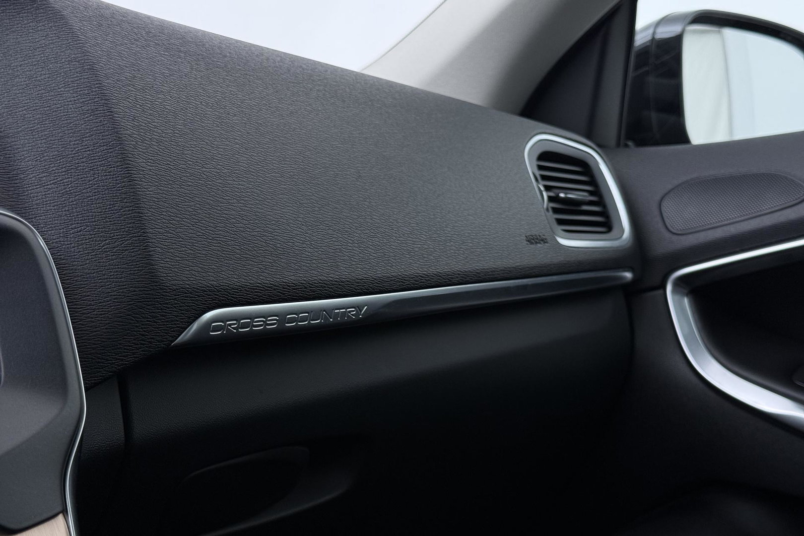 Volvo V40 Cross Country 1.5 T3 Summum | Panoramadak | Automaat | Camera | Memory | LED | Stoelverwarming | 19 inch
