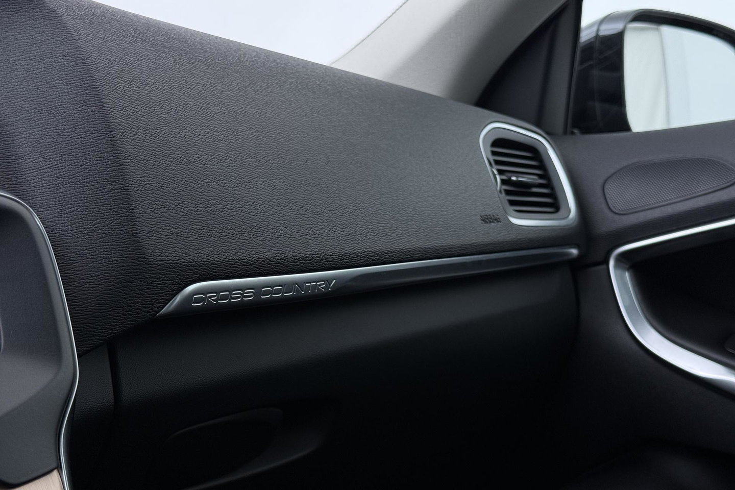 Volvo V40 Cross Country 1.5 T3 Summum | Panoramadak | Automaat | Camera | Memory | LED | Stoelverwarming | 19 inch