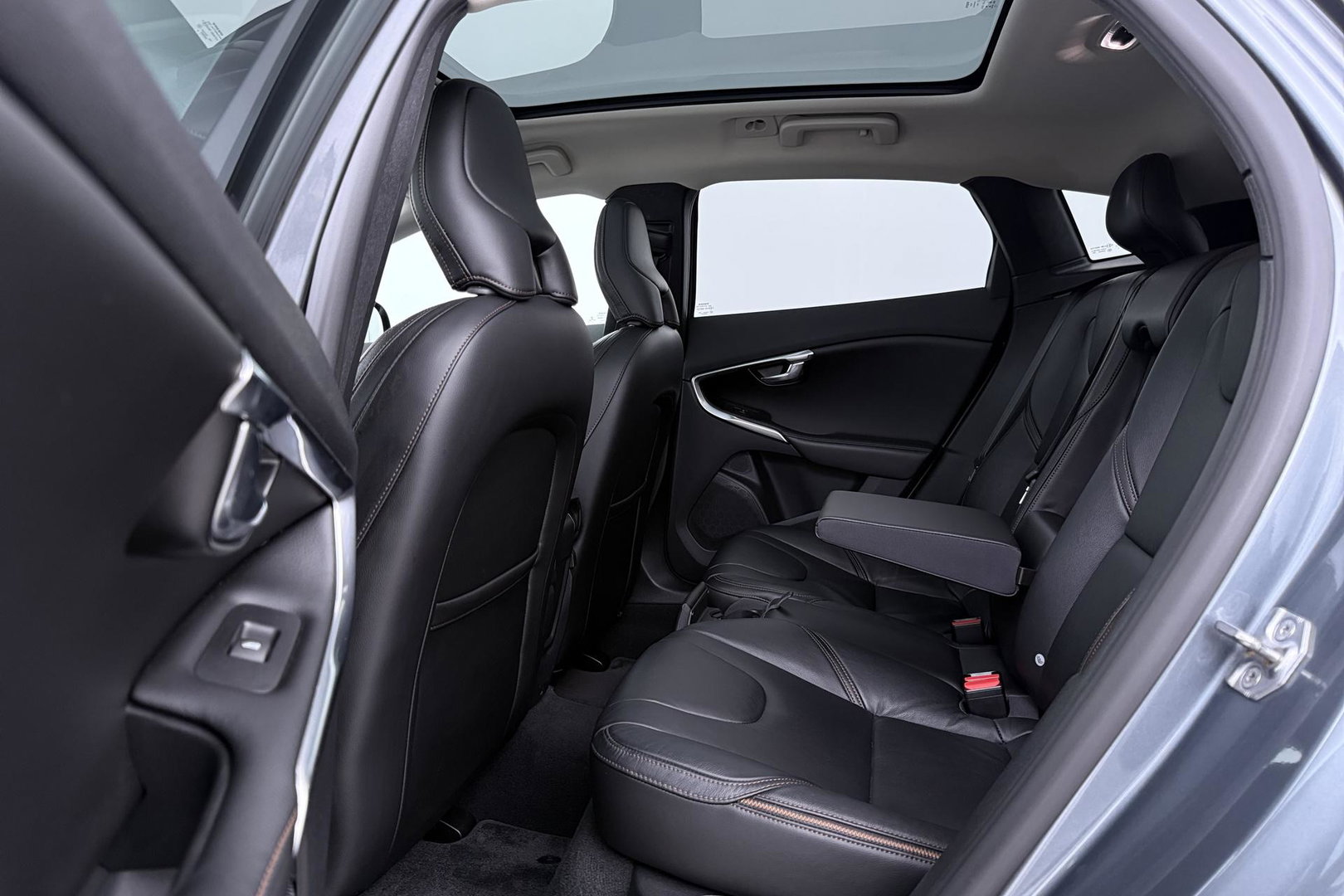 Volvo V40 Cross Country 1.5 T3 Summum | Panoramadak | Automaat | Camera | Memory | LED | Stoelverwarming | 19 inch