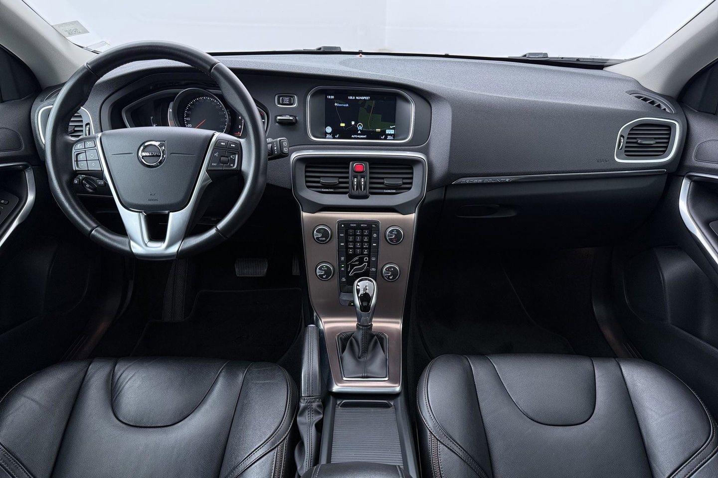 Volvo V40 Cross Country 1.5 T3 Summum | Panoramadak | Automaat | Camera | Memory | LED | Stoelverwarming | 19 inch