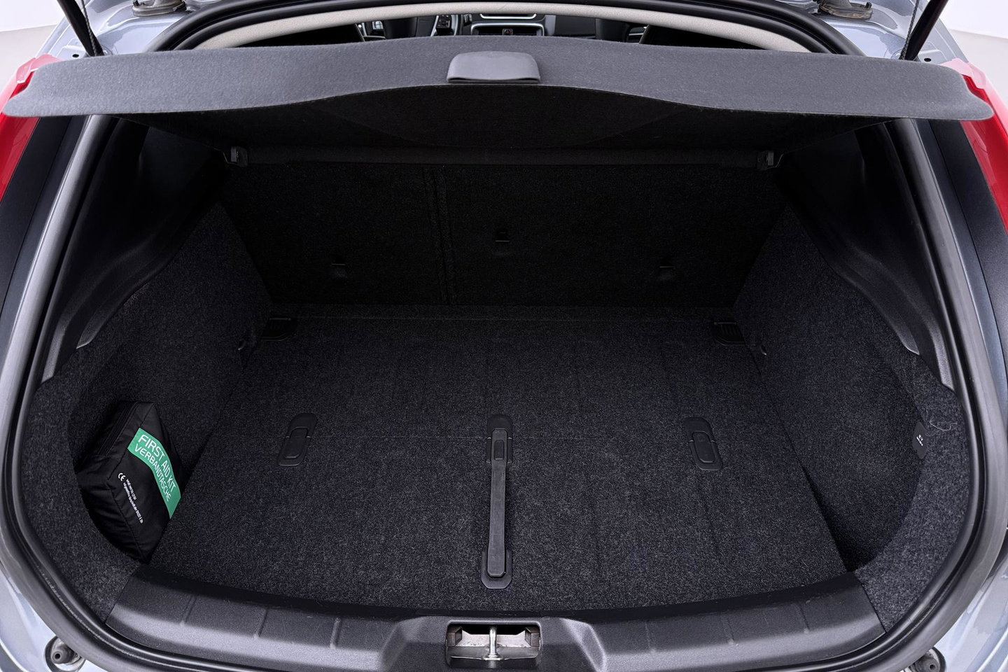 Volvo V40 Cross Country 1.5 T3 Summum | Panoramadak | Automaat | Camera | Memory | LED | Stoelverwarming | 19 inch