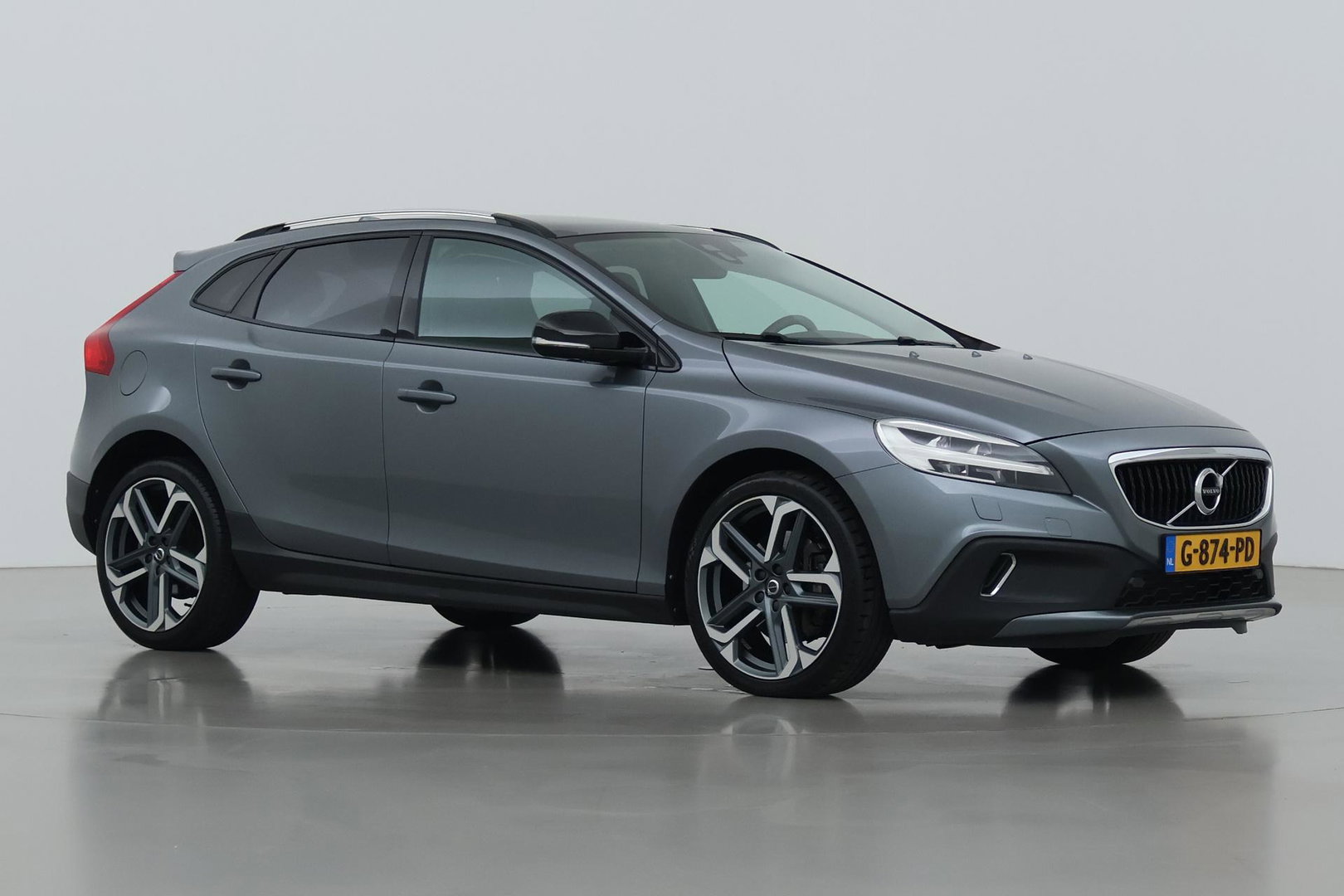 Volvo V40 Cross Country 1.5 T3 Summum | Panoramadak | Automaat | Camera | Memory | LED | Stoelverwarming | 19 inch