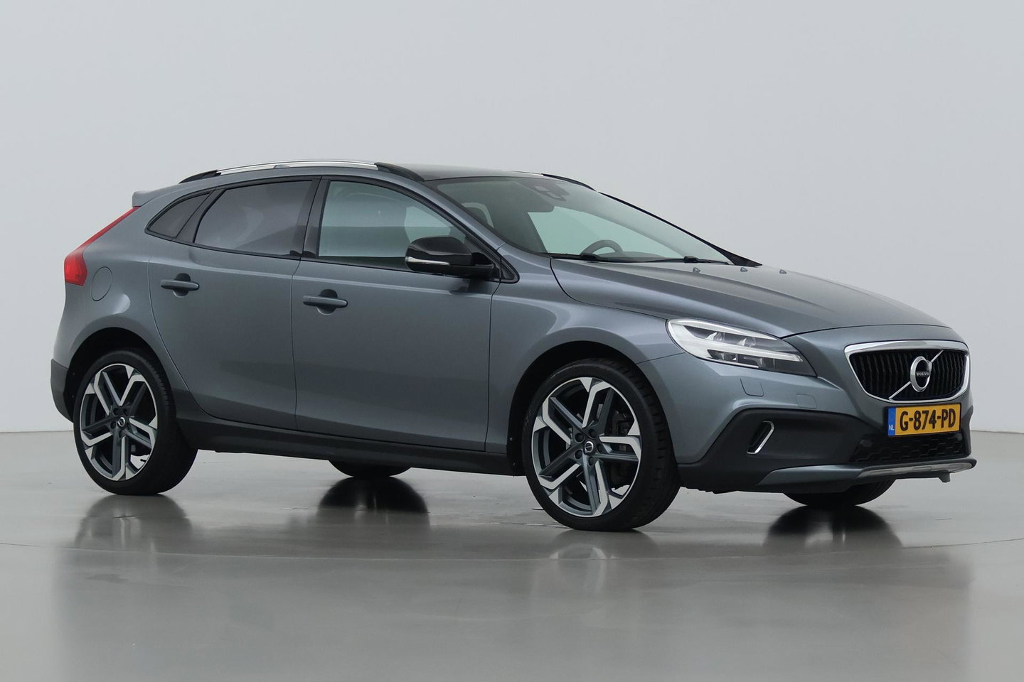 Volvo V40 Cross Country 1.5 T3 Summum | Panoramadak | Automaat | Camera | Memory | LED | Stoelverwarming | 19 inch