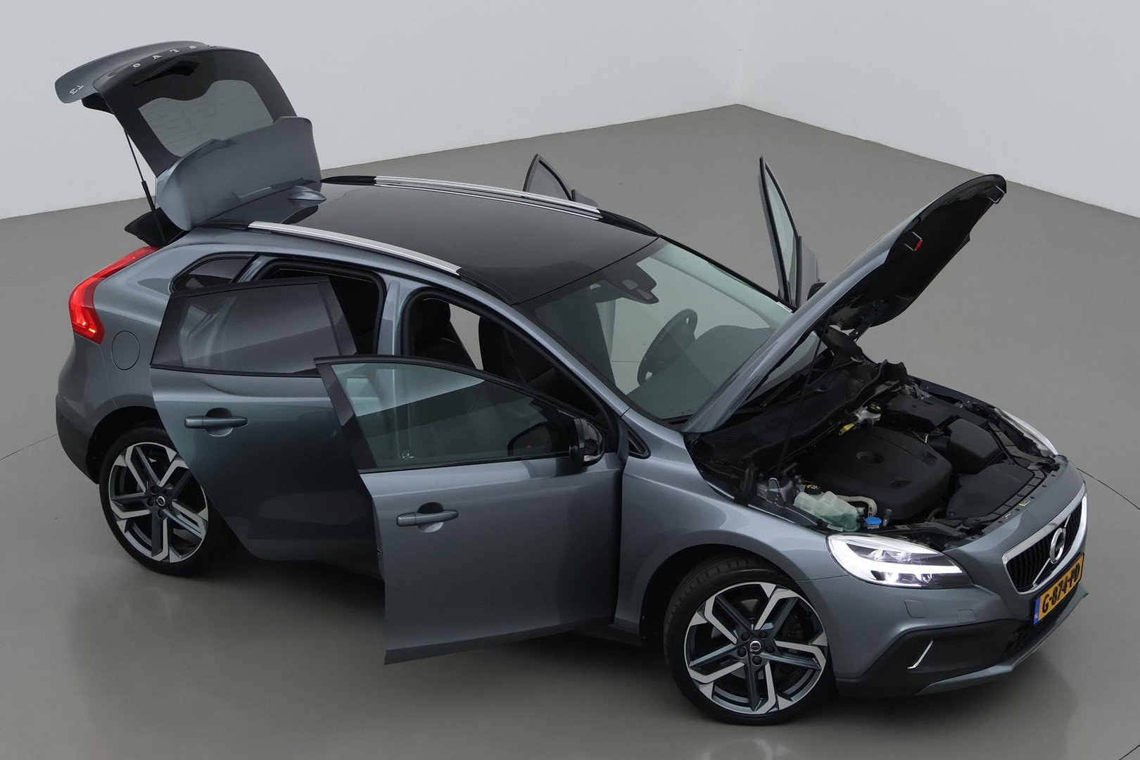 Volvo V40 Cross Country 1.5 T3 Summum | Panoramadak | Automaat | Camera | Memory | LED | Stoelverwarming | 19 inch