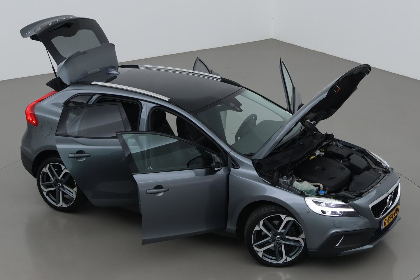 Volvo V40 Cross Country 1.5 T3 Summum | Panoramadak | Automaat | Camera | Memory | LED | Stoelverwarming | 19 inch
