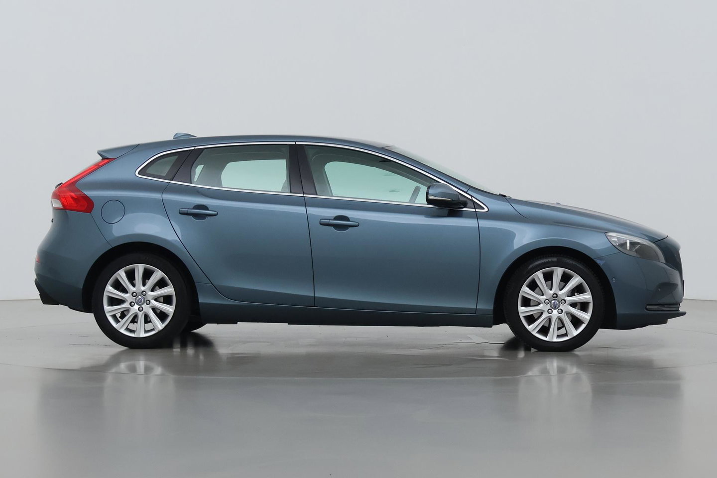 Volvo V40 1.6 T3 Momentum | Camera | Cruise Control | PDC V+A | 17 Inch