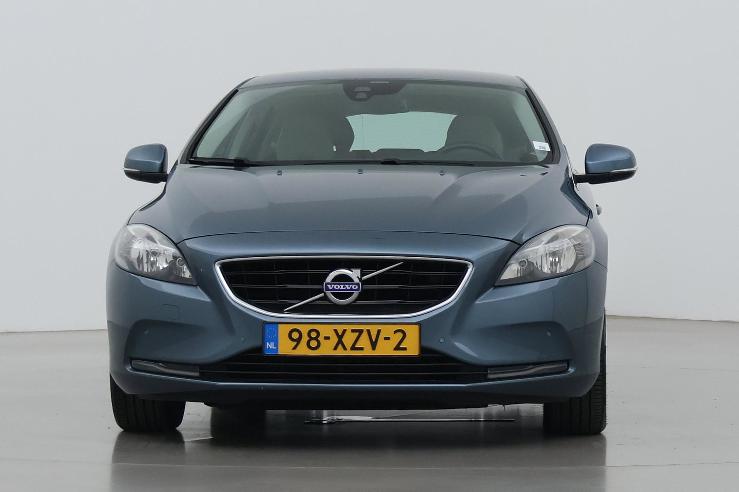 Volvo V40 1.6 T3 Momentum | Camera | Cruise Control | PDC V+A | 17 Inch