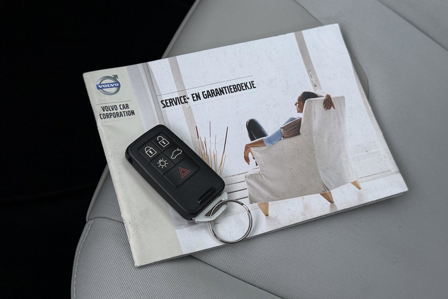 Volvo V40 1.6 T3 Momentum | Camera | Cruise Control | PDC V+A | 17 Inch