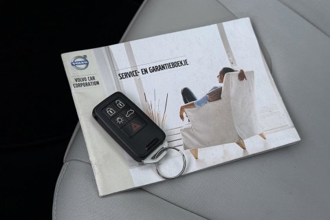Volvo V40 1.6 T3 Momentum | Camera | Cruise Control | PDC V+A | 17 Inch