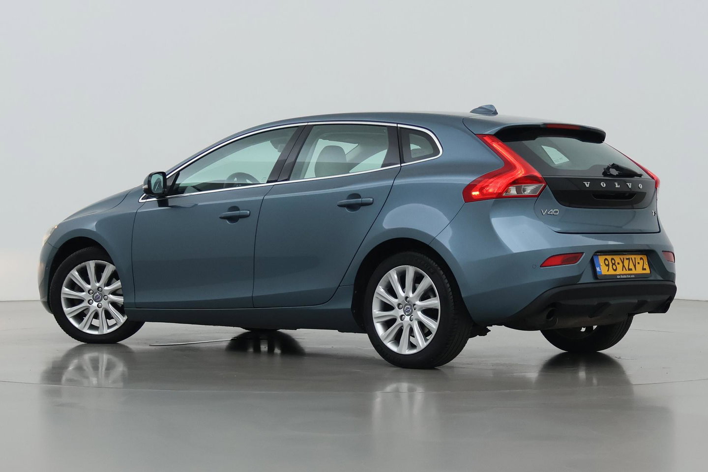 Volvo V40 1.6 T3 Momentum | Camera | Cruise Control | PDC V+A | 17 Inch