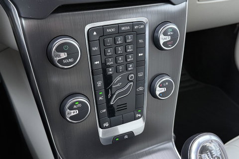 Volvo V40 1.6 T3 Momentum | Camera | Cruise Control | PDC V+A | 17 Inch