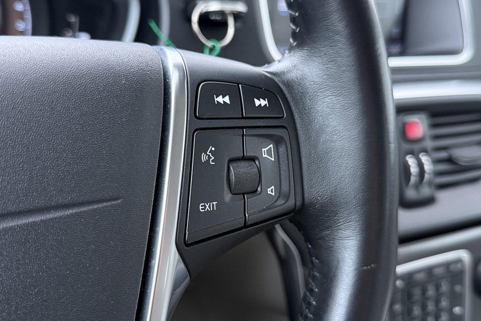 Volvo V40 1.6 T3 Momentum | Camera | Cruise Control | PDC V+A | 17 Inch